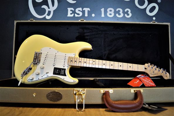 Fender Stratocaster Player Butter Cream Maple Neck Disponible à Arles chez Sud Musique