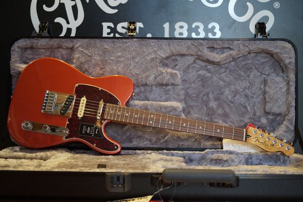Fender Telecaster Player Plus Nashville Pau Ferro Aged Candy Apple Red Disponible à Arles Sud Musique